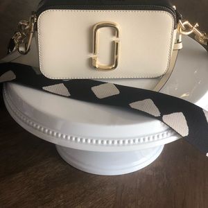 AUTHENTIC Marc Jacobs “SNAPSHOT” camera bag, purse, side bag with dust bag.